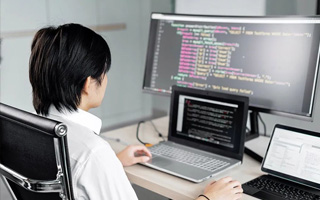 黄山 ,php声明和调用变量的符号是什么？